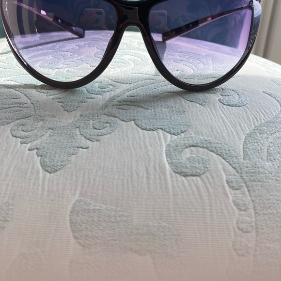 TOM FORD SUNGLASSES!! - Picture 5 of 6